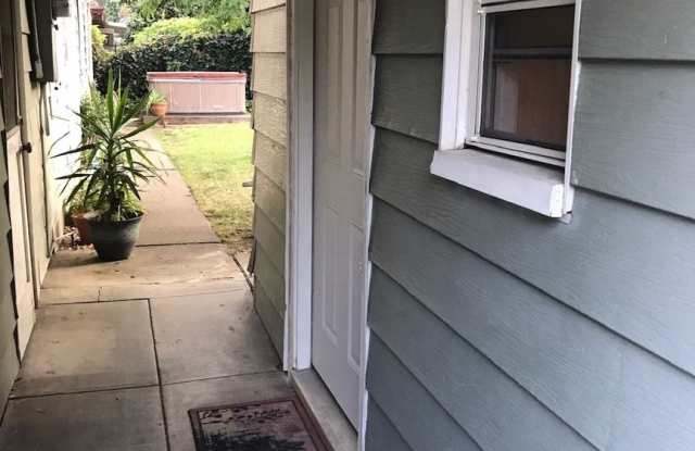 1724 1/2 Delaware Ave - West Sacramento 95691 photos photos