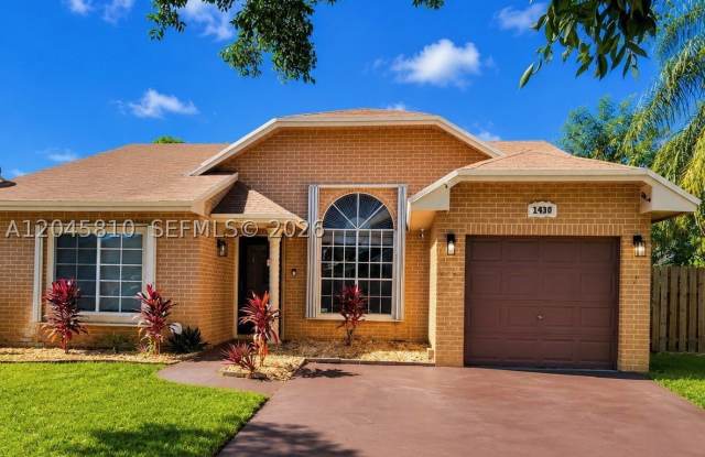 1430 SW 85th Ter photos photos