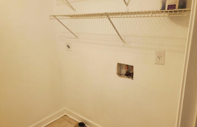 2709 E 8th Street Gallery 4