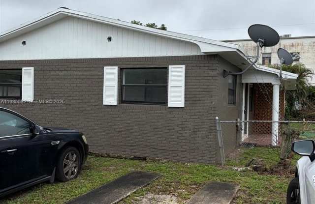 6172 SW 44th St photos photos