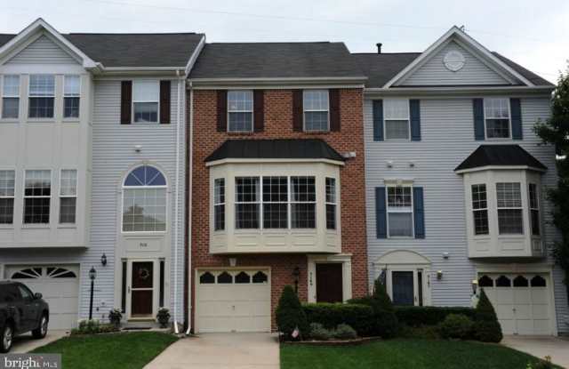5169 BALLYCASTLE CIR - 5169 Ballycastle Circle, Kingstowne, VA 22315