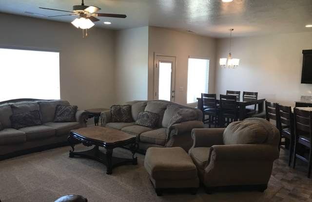 Little Valley - 4 Bed 2 bath with a 3 Car Garage!! Gallery 4