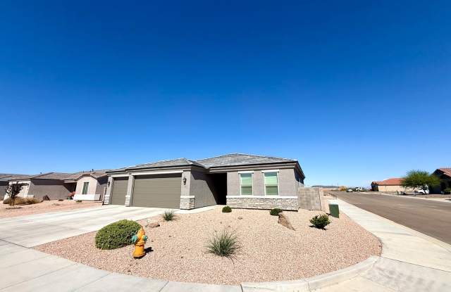 Beautiful 2024-Built 3-Bedroom Home with Solar Panels & 3-Car Garage! Gallery 3