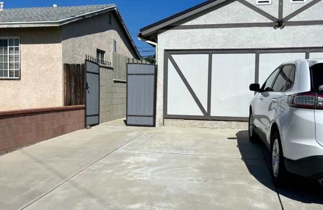 5006 N Banna Ave photos photos