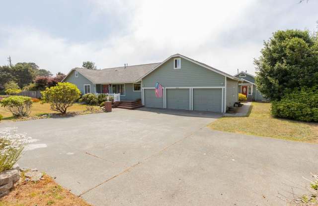 Fully Furnished Studio Near Hammond Trail in McKinleyville! photos photos