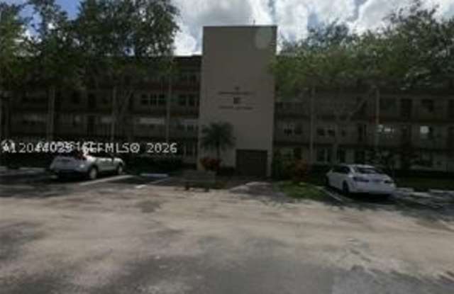 300 SW 134th Way Gallery 1