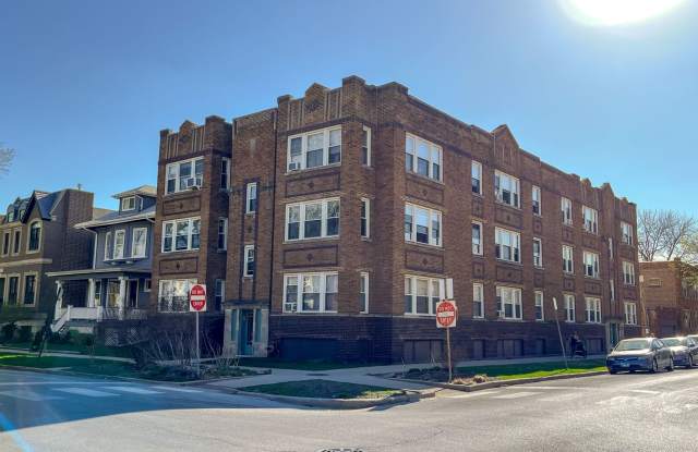 North Center / St. Bens - 2 Bed / 1 Bath - Heat Included Gallery 3