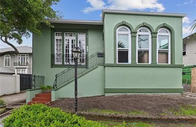 7018 S CLAIBORNE Avenue photos photos