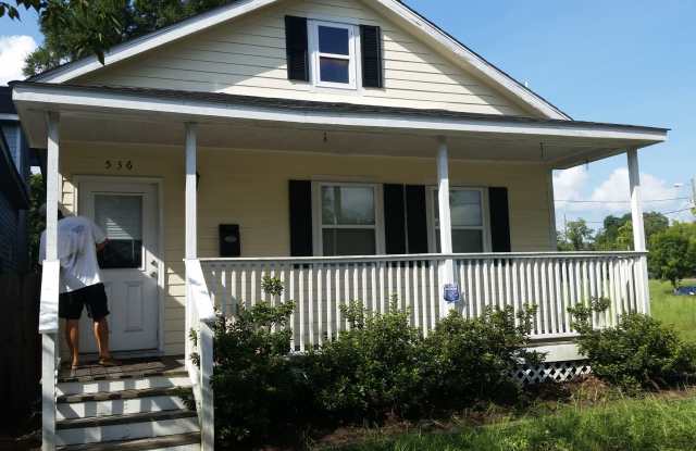 Cute house in downtown. photos photos