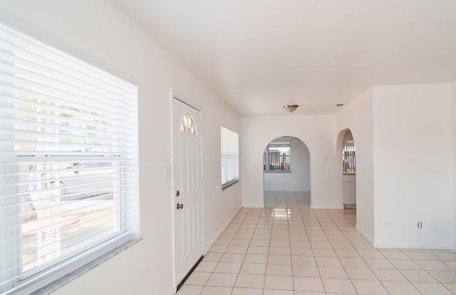Freshly Updated 3 Bed, 2 Bath Home in West Tampa! Gallery 3