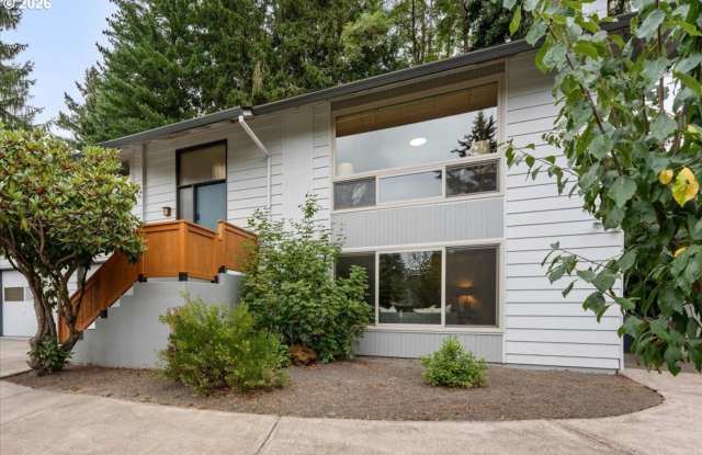 Unique 3Bd 3Bth West Haven Residence with Two Living Rooms, Hardwood Floors, Laundry Room & Private Outdoor Space Gallery 1