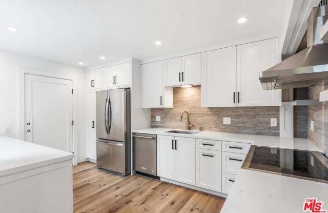 28368 REY DE COPAS Lane Gallery 3