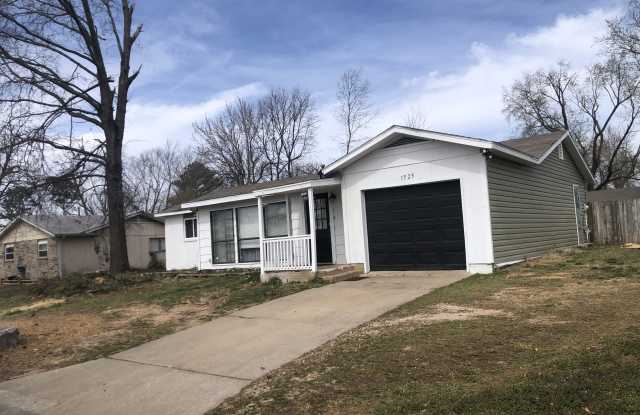 1525 Acorn Dr - 1525 Acorn Drive, Little Flock, AR 72756