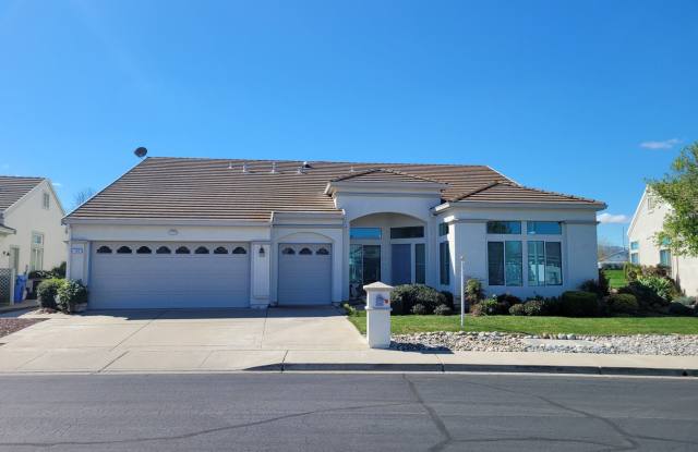 Stunning 2-Bed, 2.5-Bath Entertainer's Gem in Gated Summerset I photos photos