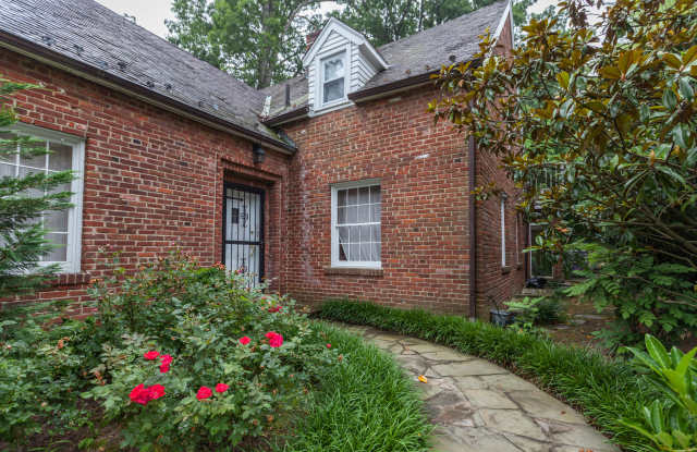2934 Chesapeake St NW Gallery 2