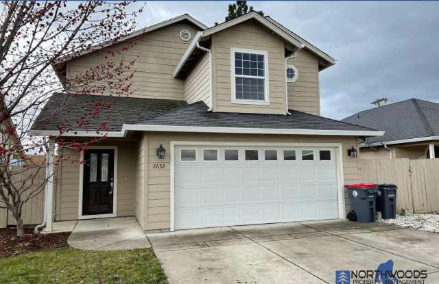 Beautiful 3 Bedroom 2.5 bath Home-Central Point - 2632 Brookdale Drive, Central Point, OR 97502