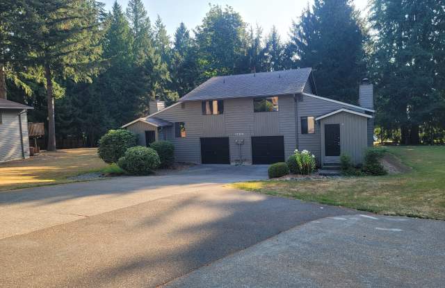 17215 Gravenstein Rd - 17215 Gravenstein Road, Martha Lake, WA 98012