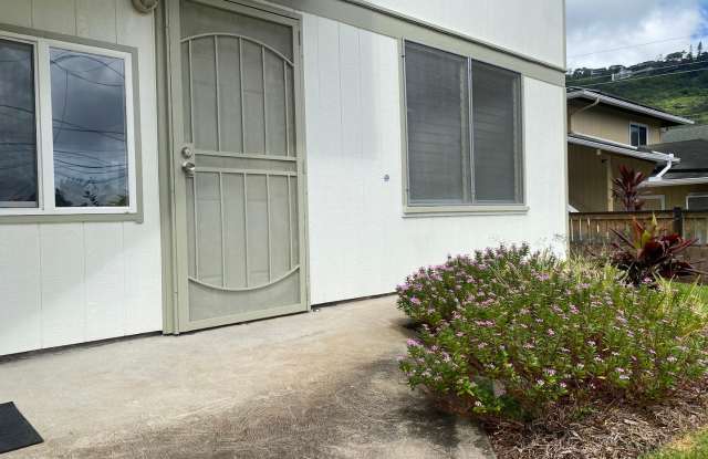 Palolo Valley, ground floor SPACIOUS duplex 2 bed, 2 bath, 1 parking stall includes water and sewer Gallery 3