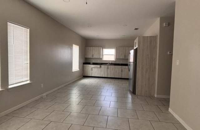 2002 Garden Ridge Drive - 4 Gallery 2