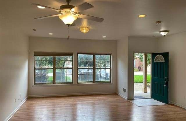 11846 Farmington Road Gallery 4