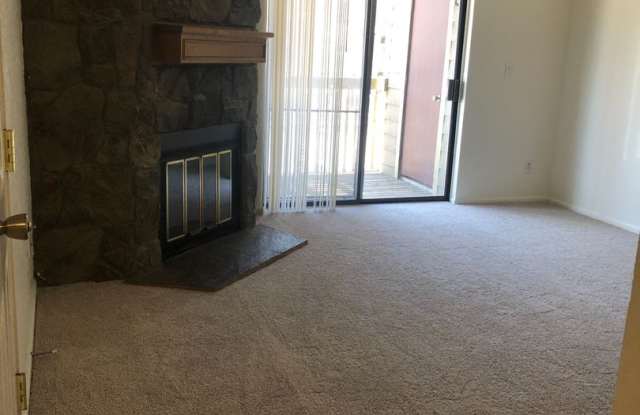 ***MOVE IN SPECIAL 2 bed/2 bath condo in Arvada Gallery 4