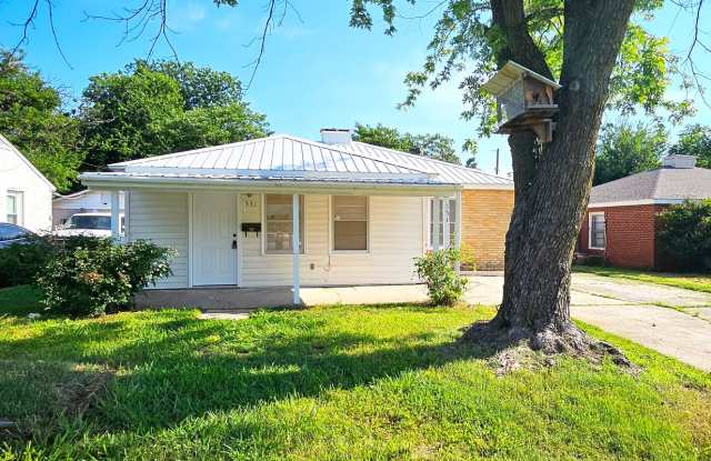 Fully Renovated 3-Bedroom Home with Bonus Room – Close to Tinker AFB photos photos