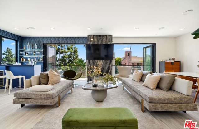 137 North Doheny Drive photos photos