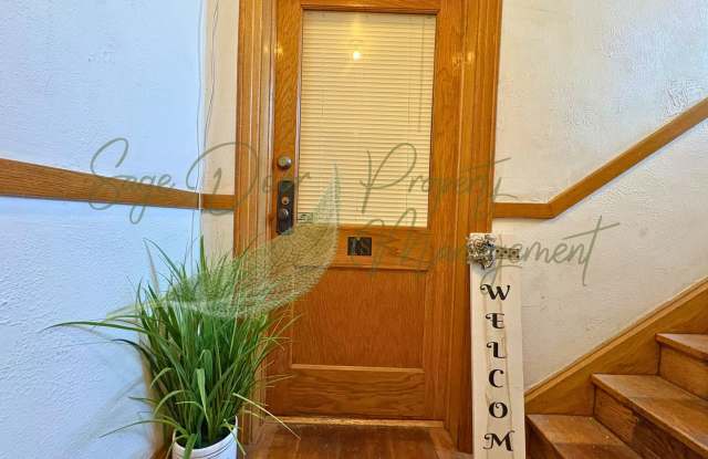 MIDTOWN!!! 1/2 MONTH OF FREE RENT! - 2807 Gillham Road, Kansas City, MO 64108