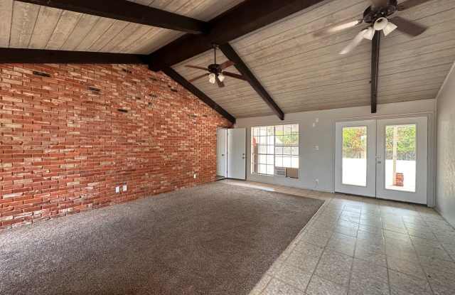 1 Bed 1 Bath Duplex Availabel NOW! Gallery 2