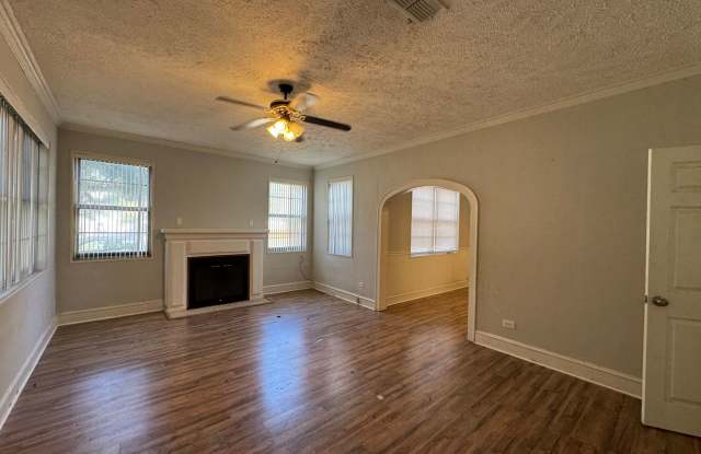 Cute Corner lot... Walks in downtown Bossier City photos photos