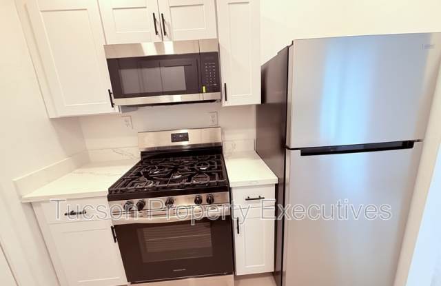 814 N Alvernon Way Gallery 2