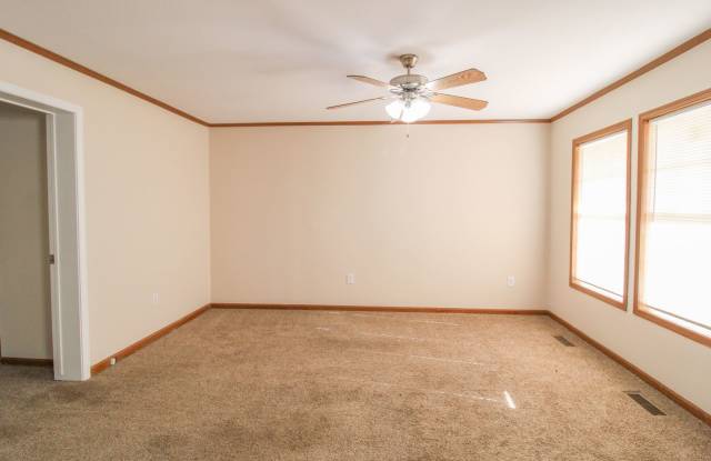 Beautiful 3 Bedroom Duplex in Convenient Pulaski Location Gallery 4