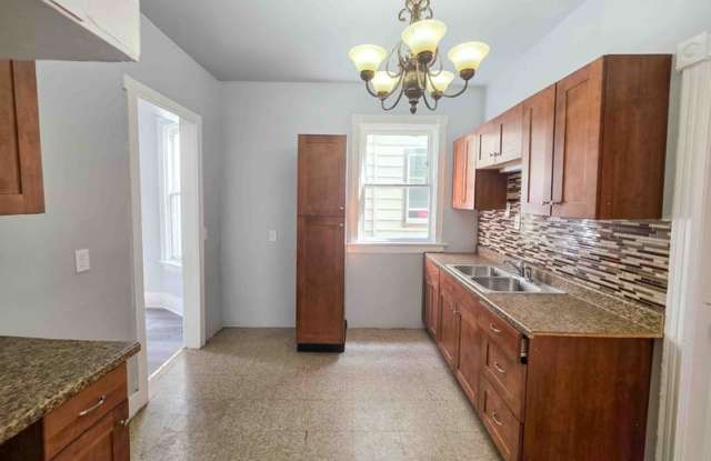 339 Hampshire Street - APT 1 Gallery 4