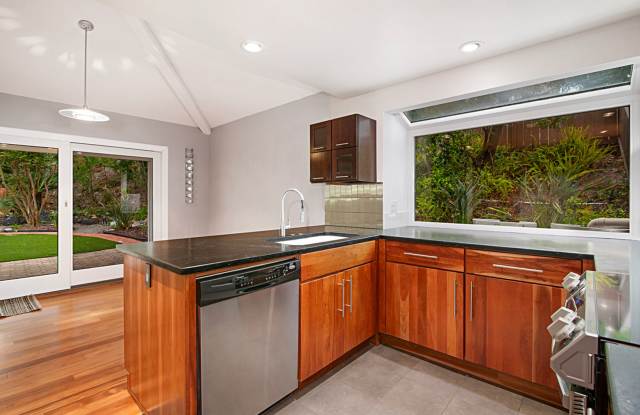 Modern 3BR/2BA Single-Family Home with Large Backyard in Scripps Ranch Gallery 4
