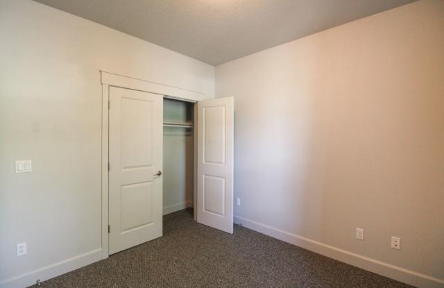 RENT SPECIAL: ½ Off Rent for First TWO Full Months With One Year Lease! ~ Kurt 3091 Gallery 4