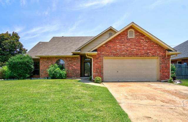 Comfortable Living in Edmond – 3BR with Prime Convenience photos photos