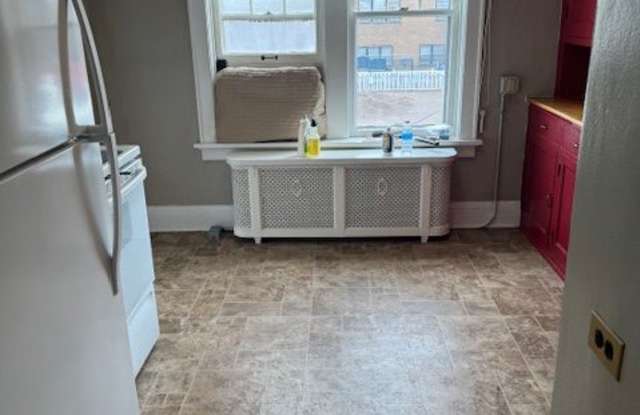 424 Oneida Street Apartment B - 1 photos photos