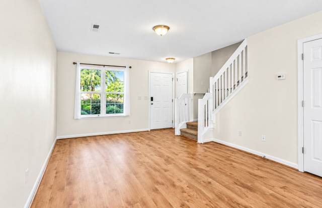 Fresh, Bright & Easy Living — Robyn’s Glen Townhome with Private Patio & Community Pool Gallery 1