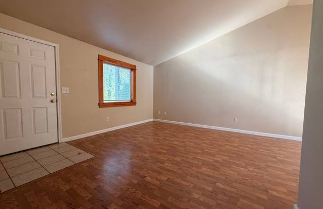 CHECK OUT THIS COMFORTABLE SINGLE-LEVEL HOME IN SW REDMOND! Gallery 3