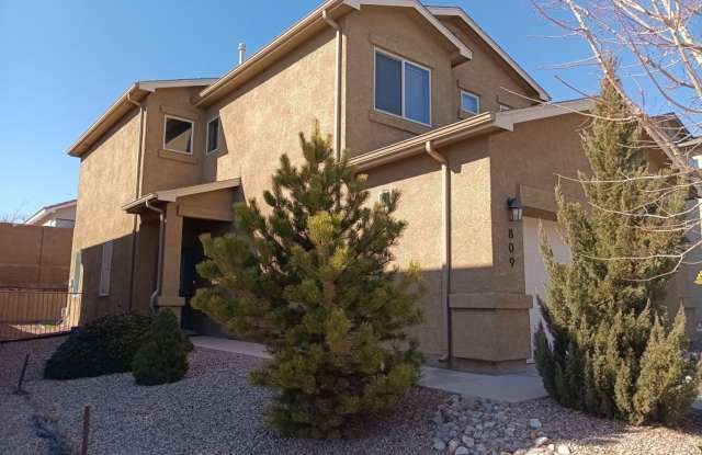 Spacious 3 bedroom, 2.5 bathroom home! Showings available NOW! ***MOVE IN SPECIAL*** photos photos