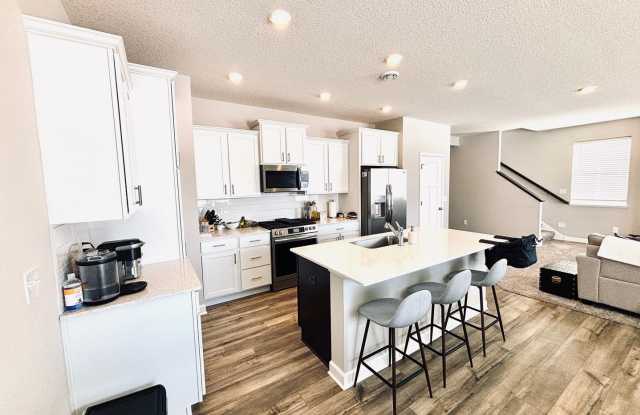 Beautiful and Spacious 4 Bedroom Home / New Construction! photos photos
