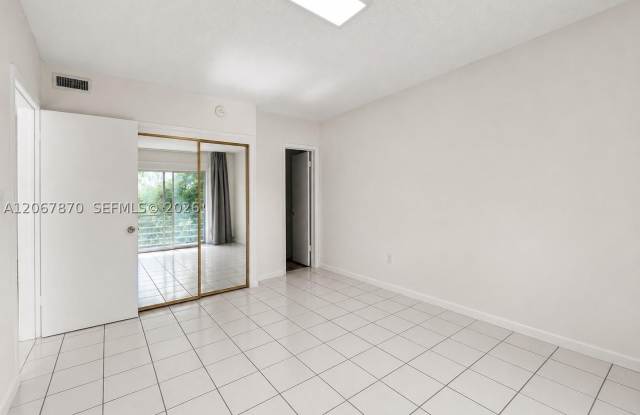 20200 NE 29th Ct Gallery 1