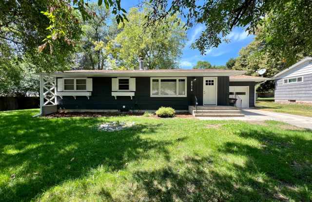 Updated 4 bed 2 bath house! photos photos