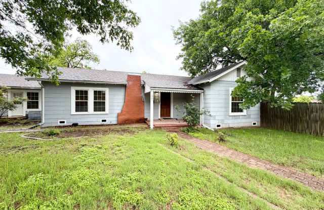 Spacious 3 bedroom with its own micro-park! photos photos