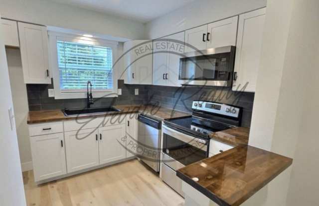 Modern 2-Bedroom Townhome in Clarksville – Ready for Move-In! photos photos