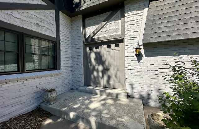 3511 South Hillcrest Drive - 1Unit #3 Gallery 4