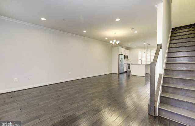 3304 7TH STREET NE Gallery 3