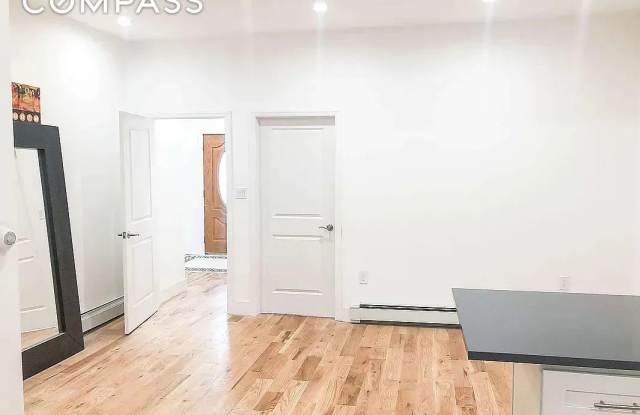 494 Hart Street Gallery 4