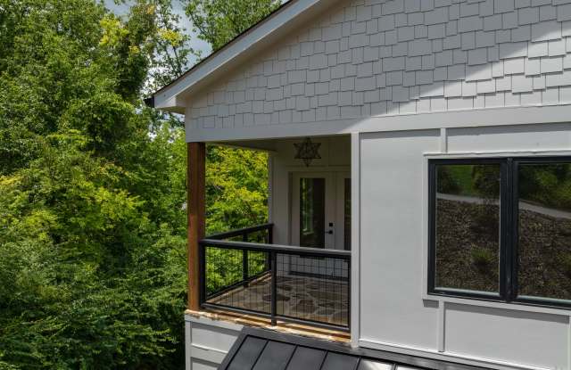 401 Druid Lane Gallery 3
