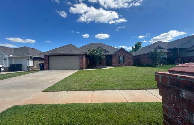 4 Bedroom 2 Bath 2 Car Garage Yukon *Mustang Schools* Gallery 4